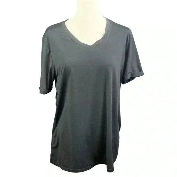 32 Degree Plain Black V‎ Neck Tee with Cuffed Sleeves - Picture 1 of 2